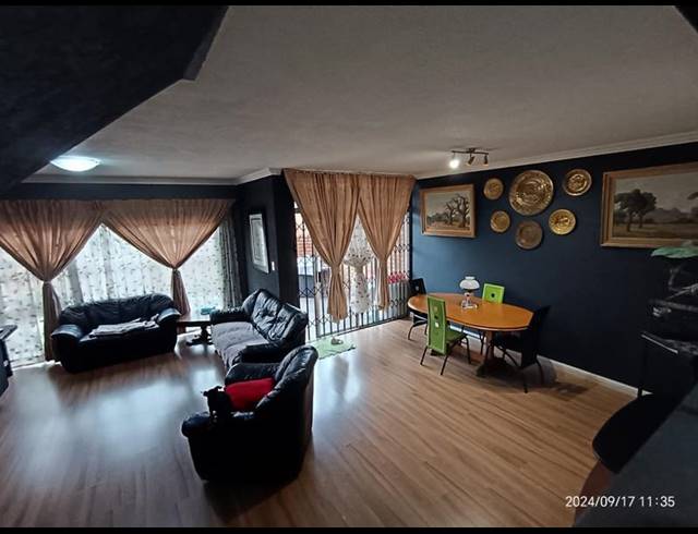 3 BEDROOM TOWNHOUSE FOR SALE IN FLORA GARDENS